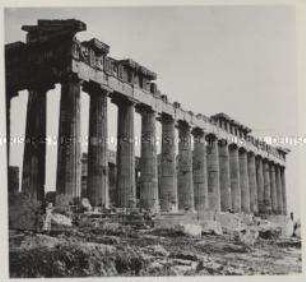 Wehrmachtssoldaten, Athen, Akropolis, Die klassische Schönheit der Säulenfront des Parthenon-Tempels