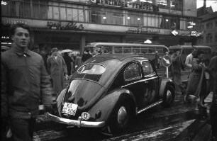 Autoverkehr auf der Kaiserstraße.
