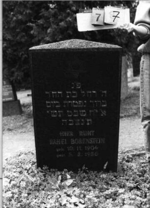 Grabstein 77