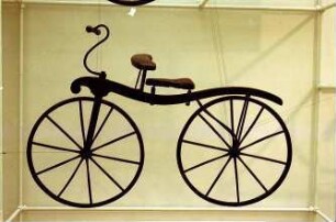 Berlin: Museumsraum mit Fahrrädern