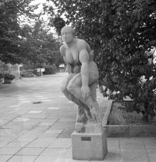 Vita : Vita. Betonguss (1974; G. Jaeger). Chemnitz, am Roten Turm