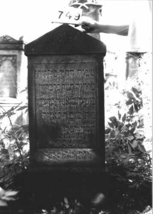 Grabstein 749