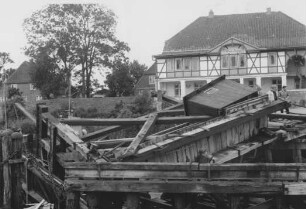 Zerstörte Brücke über die Stör
