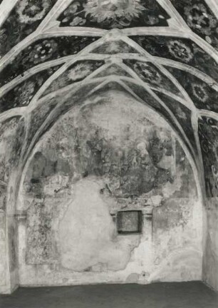 Anbetung des Kindes durch die Heiligen 3 Könige; im Sockelbereich Tisch mit Behängen und Gefäßen. Wandmalerei. Kalkfarben und Tempera partiell. 1510. Görlitz, Wohnhaus Untermarkt 5, Schatzkammer, Nordwand