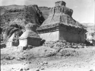 Chörten am Fuße des Klosters Spituk : Indien. Kashmir. Ladakh. Industal. Chörten am Fuße des Klosterberges vom Kloster Spituk, 1927/1928