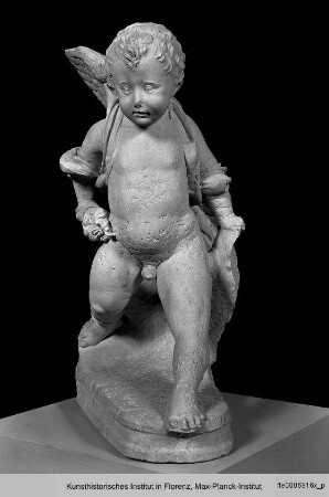 Fackel und Familienwappen tragender Putto
