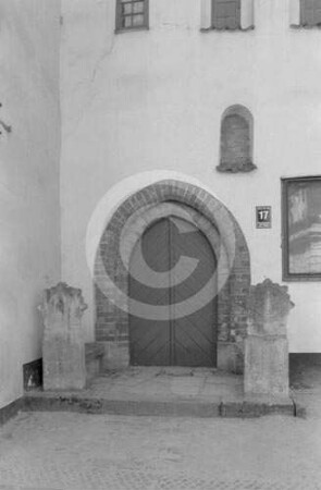 Portal am Wohnhaus Mazā Pils iela 17 (Kleine Schlossstraße) in Riga