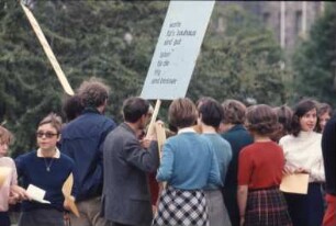 Studierende der HfG bei einer Demonstration