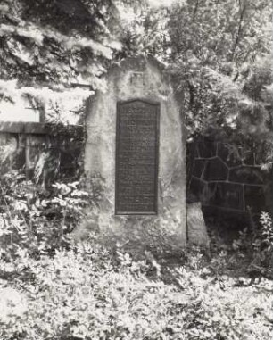 Gedenkstein für die Gefallenen des 1. Weltkrieges : Gedenkstein für die Gefallenen des 1. Weltkrieges (nach 1918). Rochlitz, Friedhof