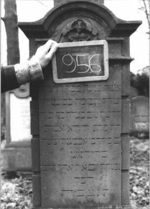 Grabstein 956 (Detailaufnahme 1)