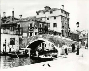 Kanal und Platz vor S. Lorenzo