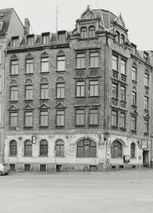 Wohnhaus mit Gaststätte Weißes Rößl