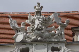 Tropaion mit Putti