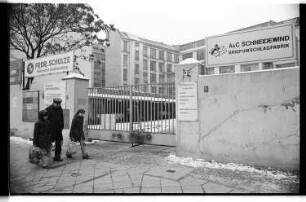 Kleinbildnegativ: Industriehof, Wandbild, Zossener Straße, Ecke Blücherstraße, 1976