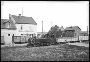 Oberdittmannsdorf. Bahnhof mit Güterzug
