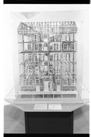 Kleinbildnegativ: IBA-Ausstellung in der Lindenstr. 32-35, 1987