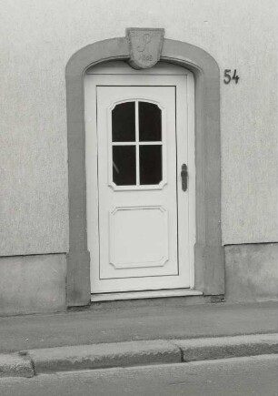Mügeln, Wohnhaus, Portal : Mügeln (Kreis Torgau-Oschatz), Wohnhaus, Dr. Friedrichs-Straße 54, 1808 begonnen, Portal