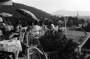 Freiburg: Restaurantterrasse mit Blick aufs Münster, Bad Hotel Jägerhäusle