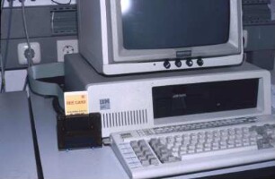 IBM-PC mit Chipkarten-Lesegerät