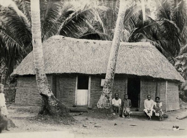 "Eingeborenen Haus. Molot, Port Hunter"