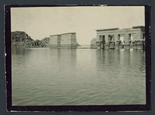 Isis-Tempel in Philae, unter Wasser gesetzt durch die Errichtung des Staudammes in Assuan