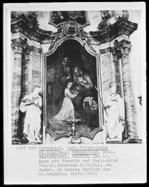 Annenaltar mit dem Altarbild der heiligen Anna mit Joachim und Marienkind, links Figur Johannes des Täufers, rechts Joachim