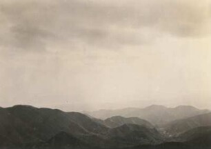China. Berglandschaft bei Hang-Tschou (Hangzhou) südlich der Jangtse-Mündung. Blick vom Tiän-Dschu-Shan (455 m) aus gesehen