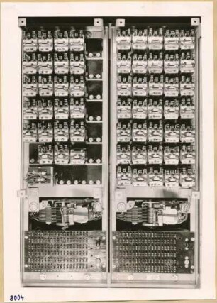 Fernsteuerung poln.Staatsbahn, Schrank geöffnet, Abb. 3; Foto 1953