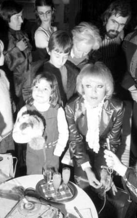 Freiburg: Kaufhaus Schneider, Filmschauspielerin und Malerin, Elke Sommer, bei Interviewstunde