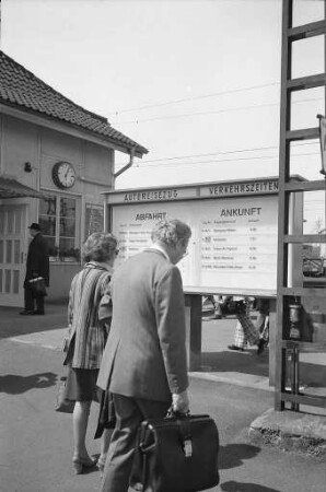 Autoreisezug-Verkehr am Bahnhof Karlsruhe-Durlach
