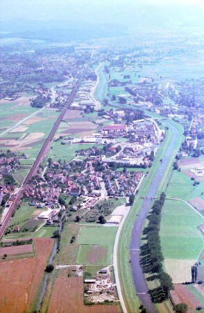 Teningen: Elz und Rheintalbahn, Richtung Südosten
