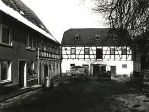 Augustusburg-Kunnersdorf, Am Berg 1. Ehemaliger Dreiseithof. Pferdestall (1832). Hofansicht