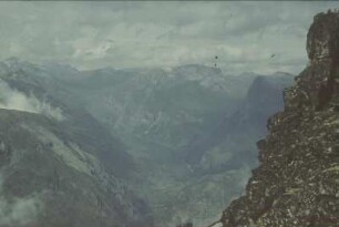 Reisefotos Norwegen. Geirangerfjord. Ansicht von erhöhtem Standpunkt mit dem Wasserfall "Die sieben Schwestern"