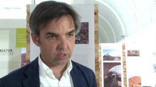 ARCH+ features 20: Think Global, Build Socical! - Hubert Klumpner - Urban Think Tank: Die Bedeutung von Top-Down und Bottom-Up-Ansätzen: Think Golbal, Build Social! - Ein Interview im Rahmen der Ausstellung