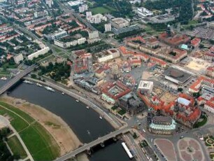 Dresden : Augustusbrücke, Frauenkirche, Residenzschloß