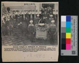 Feierliche Rückgabe der Schiffsglocke der "Hindenburg" - vom Kommandanten des engl. Kreuzers "Bedford" an Oberbefehlshaber der deutschen Kriegsmarine, Generaladmiral Raeder in Kiel, 18.8.1936