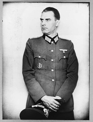 Portrait Herr Roselau