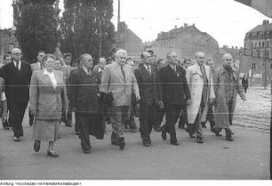 Dresden. Tag der Internationalen Brigaden. Heinrich Rau (Spanienkämpfer, Offizier der Internationalen Brigaden, Mitglied der DDR-Regierung) (2. von rechts), Juli 1952