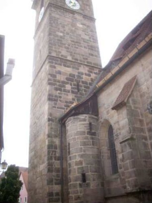 Turm und Langhausansatz von Nordwesten
