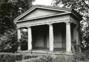 Peitz. Alter Friedhof. Familiengruft (Dorische Tempelfront)