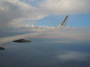 Tragfläche einer Boeing 737 : Blick auf die Tragfläche einer Boeing 737 der irischen Fluggesellschaft Ryanair. Aufgenommen am 4. August 2011