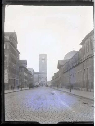 Hauptbahnhof, Königstor (1922 abgebrochen), Marstall (rechts im Bild)