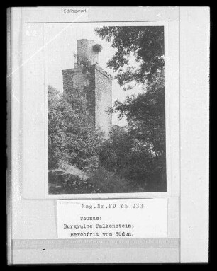 Königstein-Falkenstein. Burgruine Falkenstein (1346/1355). Bergfried. Ansicht von Süden