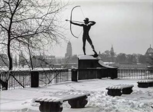 Bogenschütze : Bogenschütze von E. M. Geyger gegen das Altstädter Ufer