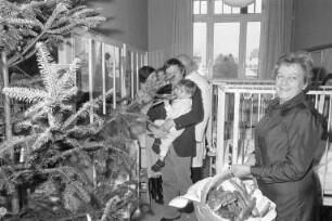 Städtische Kinderklinik. Weihnachtsfeier mit Besuch des neuen Krankenhausdezernenten Dr. Horst Rehberger