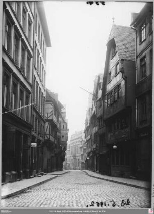 Kleiner Kornmarkt nach Süden: links Kleiner Kornmarkt 16 (angeschnitten), 14, 12, ... , rechts Kleiner Kornmarkt 19, 17, ...