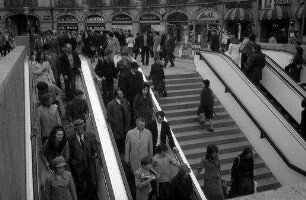 München: Rolltreppe [Stachus], seitlich