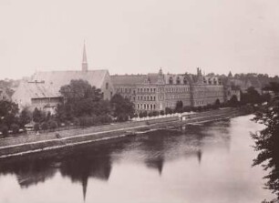 Grimma, Stadt : Grimma. Klosterkirche und ehemalige Landesfürstenschule über die Mulde gesehen