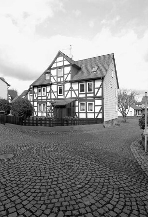 Ehem. Volksschule (Wohnhaus); Kaufungen, Dorfstraße 20