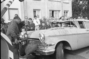 Verkehrsunfall zwischen zwei Autos auf der Kreuzung Seldeneck-, Händel- und Felix-Mottl-Straße.